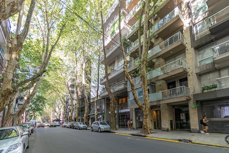 Pasos de La Rural | Estudio alto y luminoso