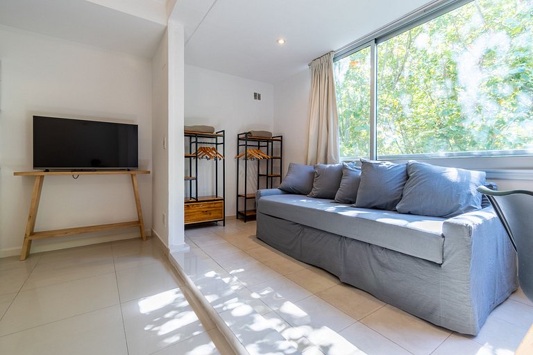 Pasos de La Rural | Estudio alto y luminoso