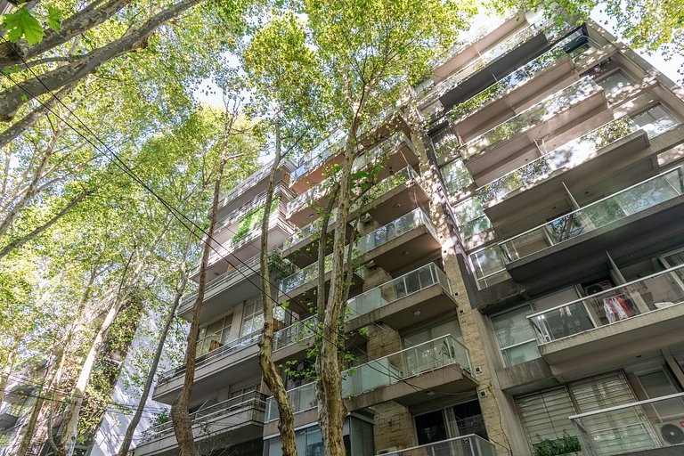 Pasos de La Rural | Estudio alto y luminoso