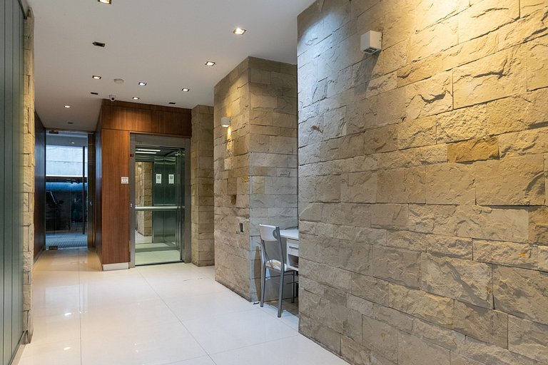 Pasos de La Rural | Estudio alto y luminoso