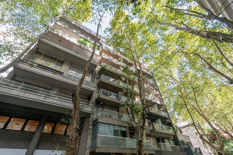 Pasos de La Rural | Estudio alto y luminoso