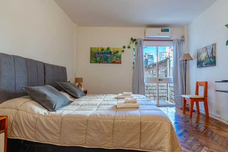 Estudio con dos camas individuales en Recoleta