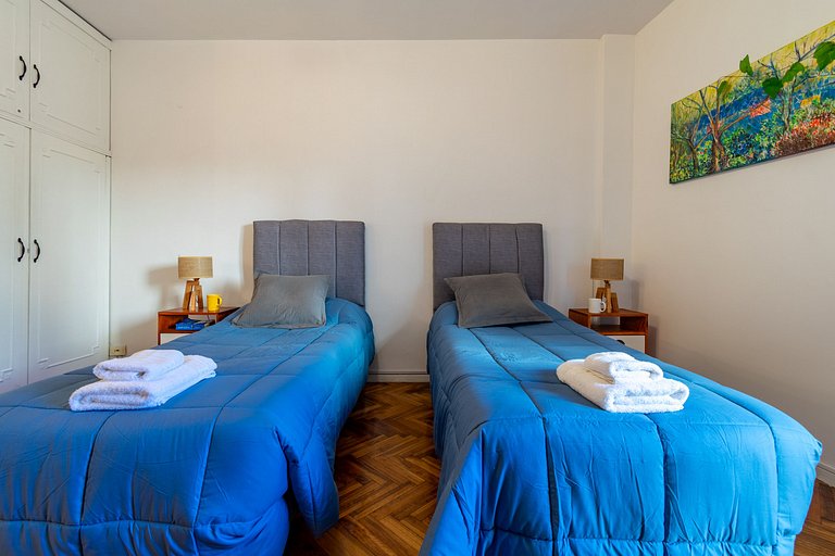 Estudio con dos camas individuales en Recoleta